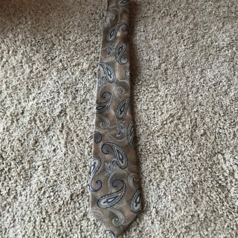 LIKE-NEW men's silk tie